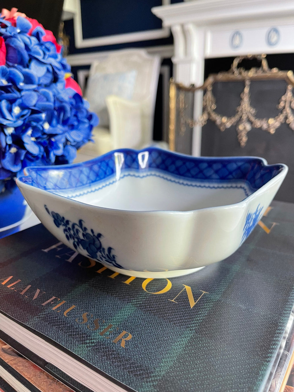 Mottahedeh Diplomatic Eagle Small Square Bowl